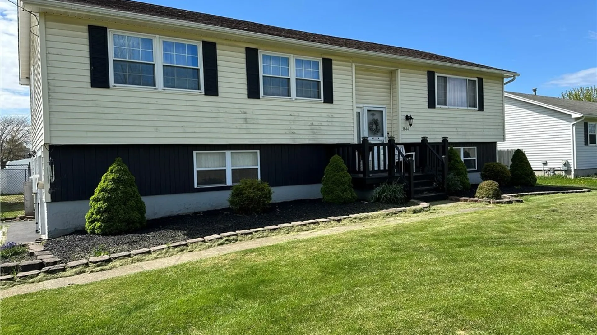 Property at 3844 Mapleton Road, Wheatfield, NY 14120 2
