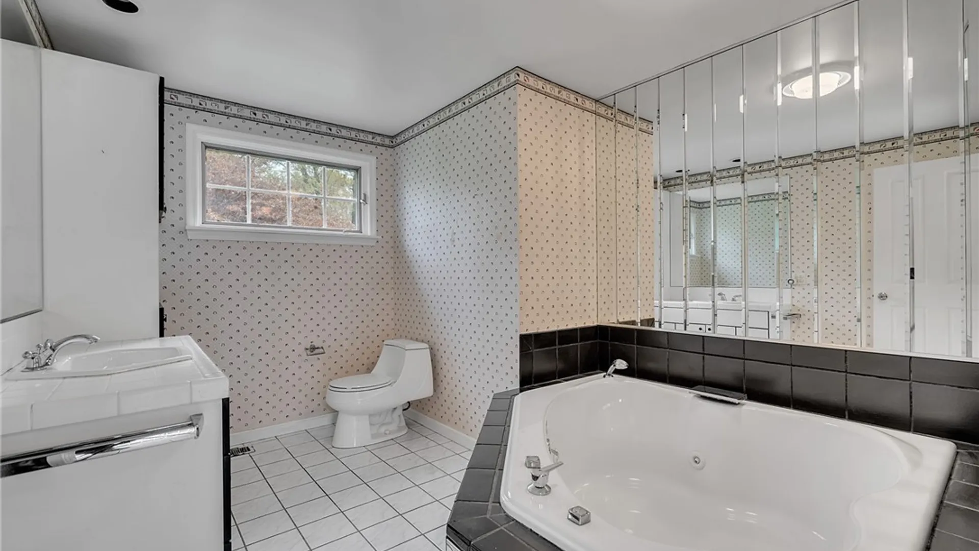 Property at 60 Knollwood Lane, Amherst, NY 14221 22