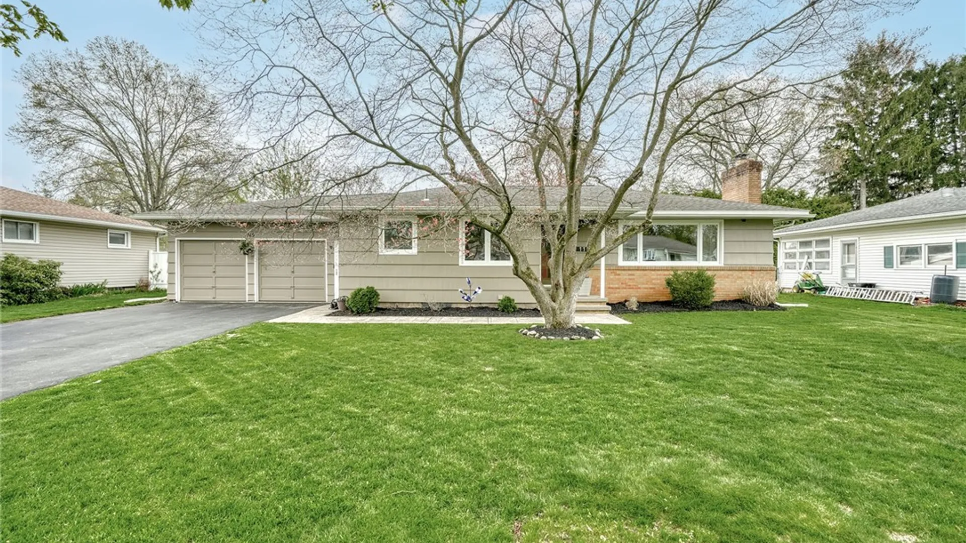Property at 115 Suellen Drive, Irondequoit, NY 14609 4