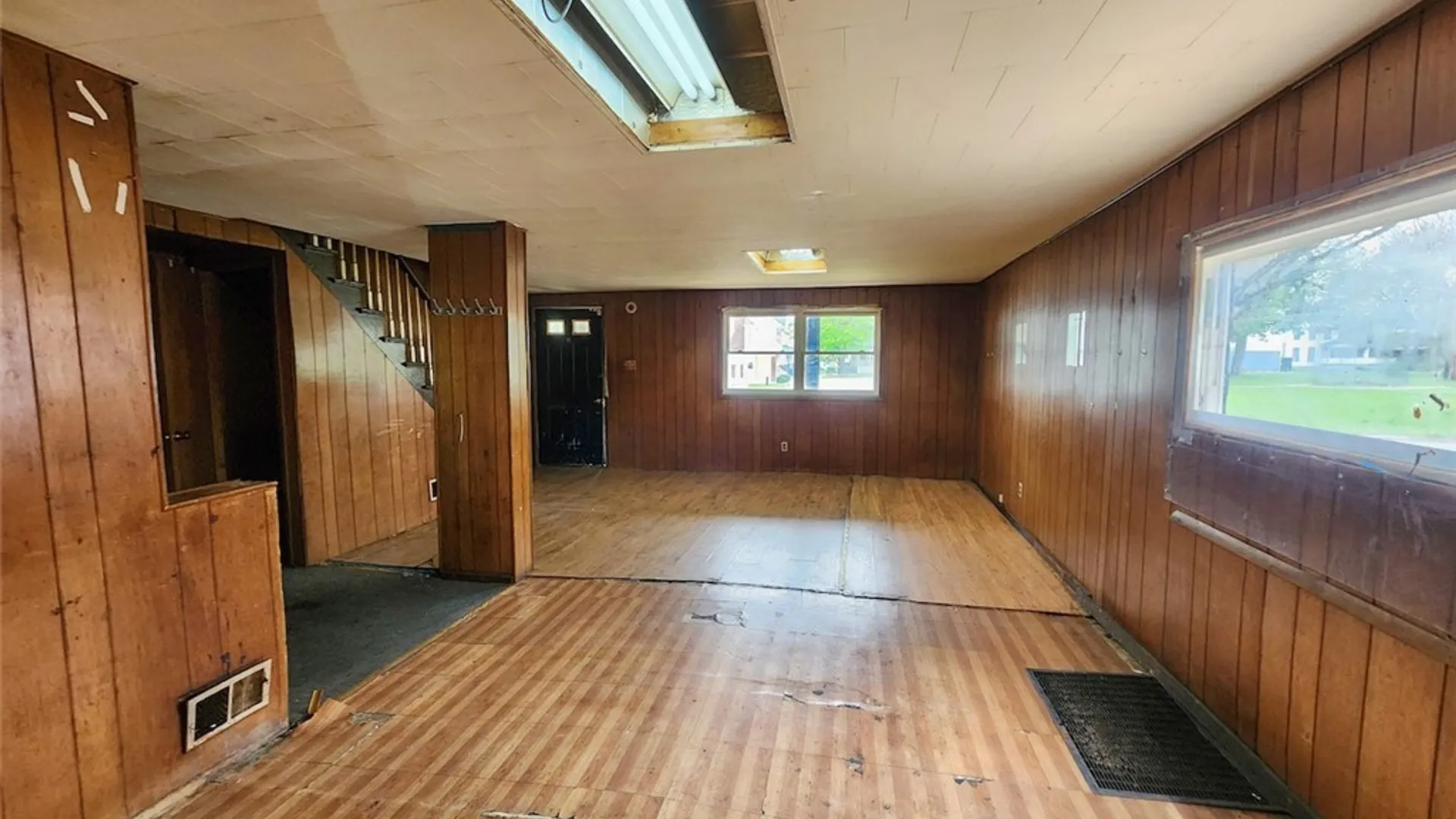 Property at 10 Johnson Park, Utica, NY 13501 8