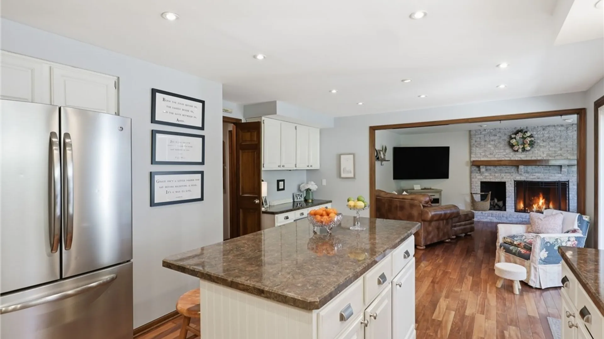 Property at 3 Fenimore Drive, Pittsford, NY 14534 16