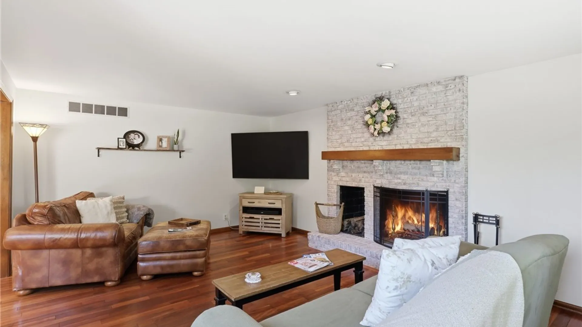 Property at 3 Fenimore Drive, Pittsford, NY 14534 18