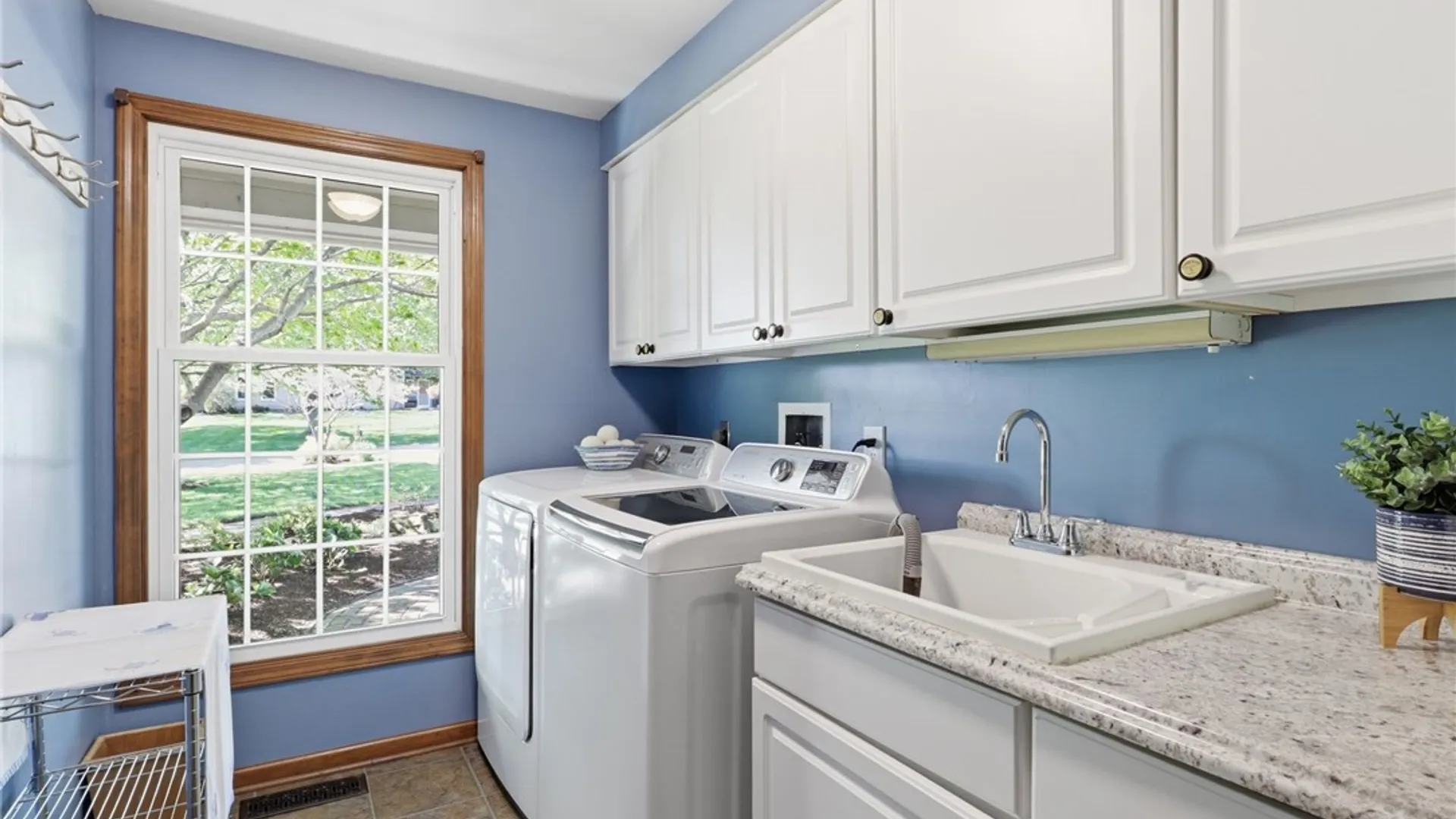 Property at 3 Fenimore Drive, Pittsford, NY 14534 40