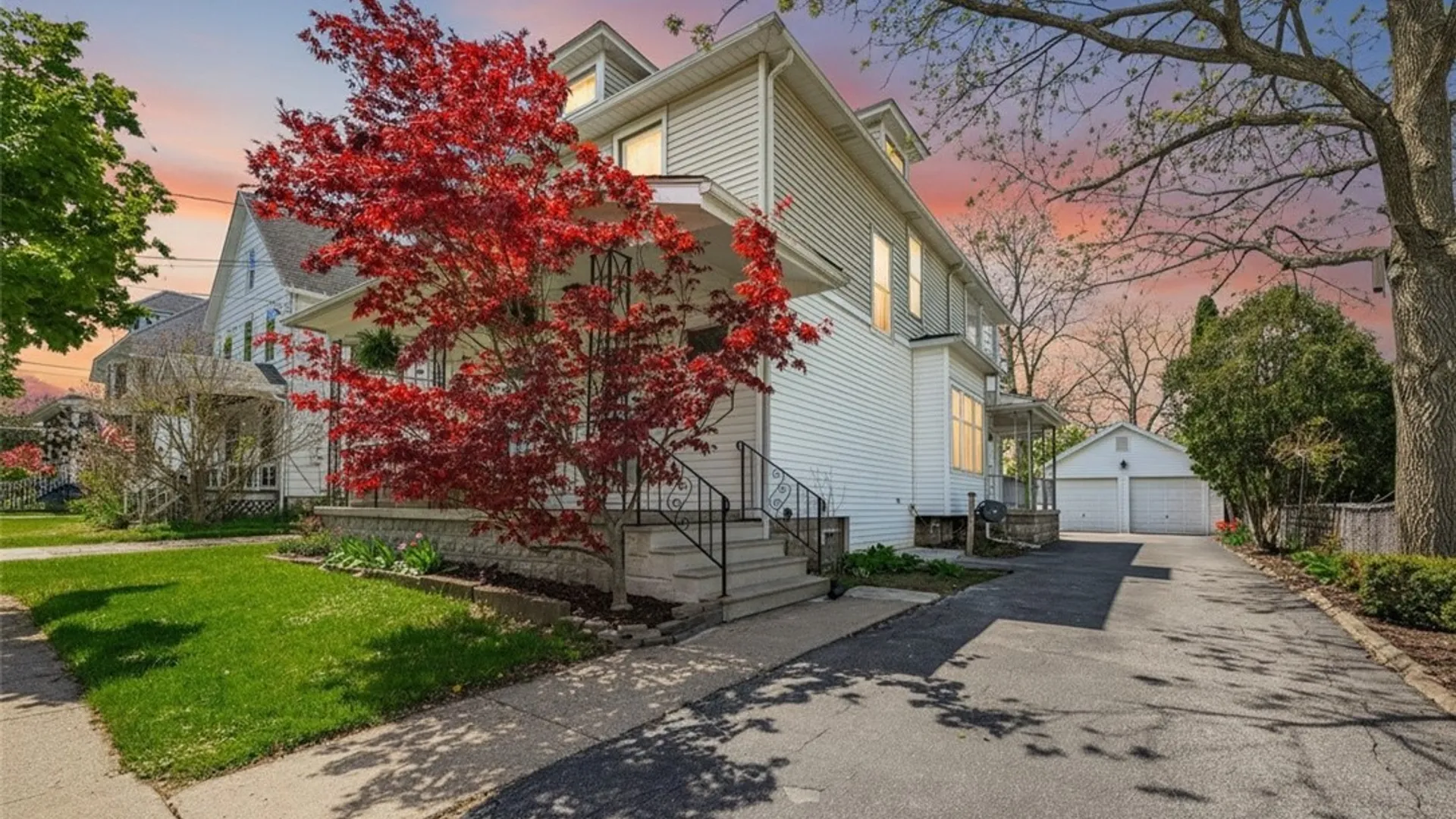 Property at 7 Woodlawn Avenue, Lancaster, NY 14086 2