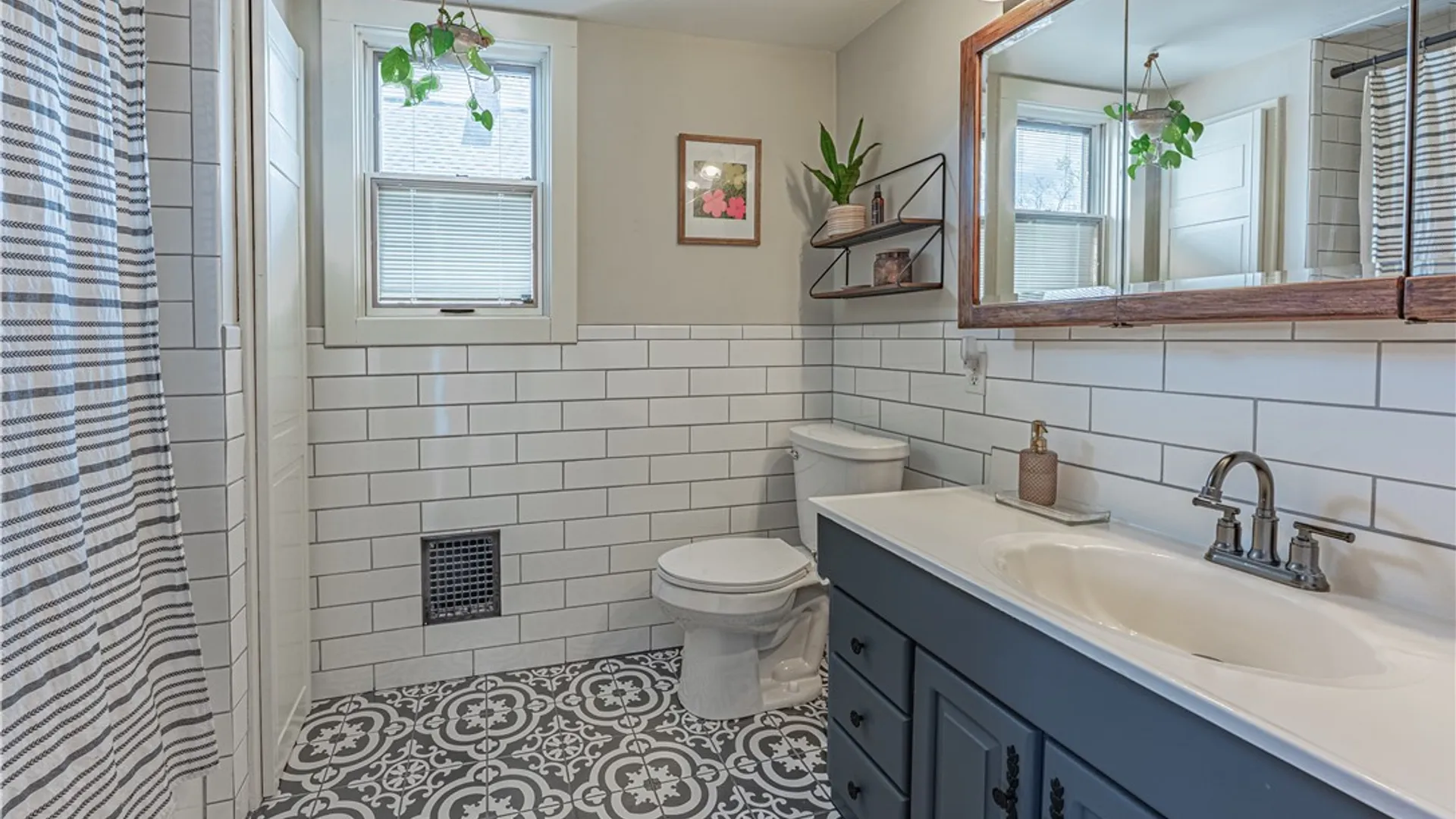 Property at 7 Woodlawn Avenue, Lancaster, NY 14086 26