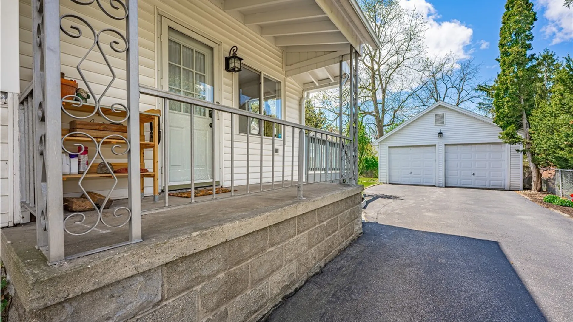 Property at 7 Woodlawn Avenue, Lancaster, NY 14086 4