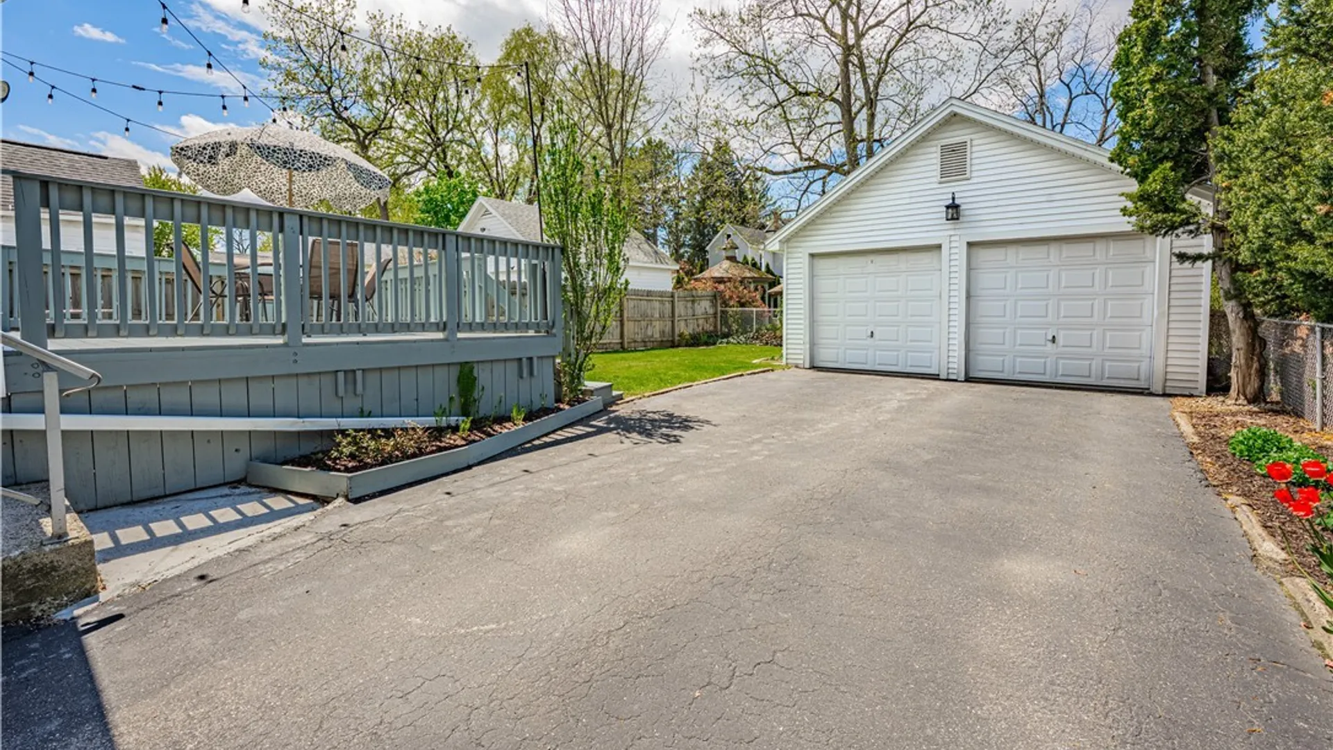 Property at 7 Woodlawn Avenue, Lancaster, NY 14086 5