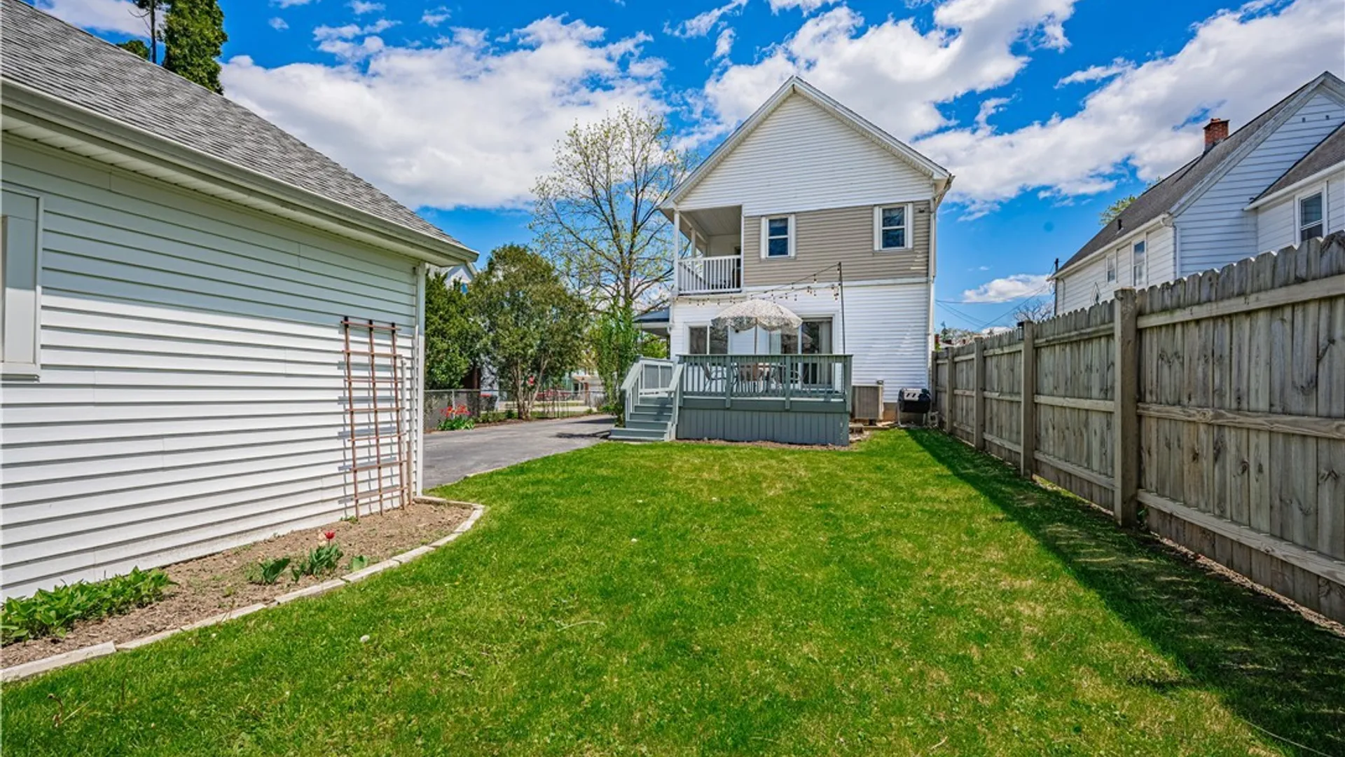Property at 7 Woodlawn Avenue, Lancaster, NY 14086 6