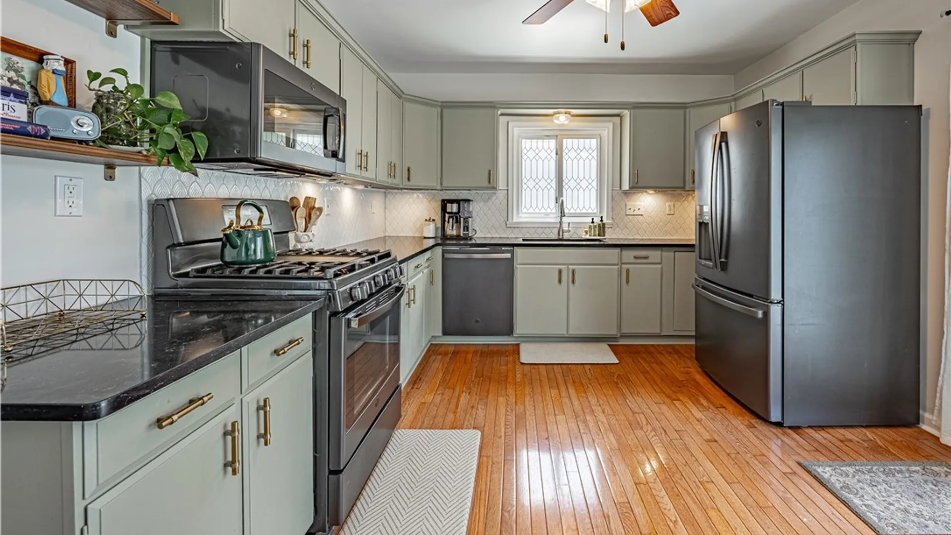 Property at 7 Woodlawn Avenue, Lancaster, NY 14086 9