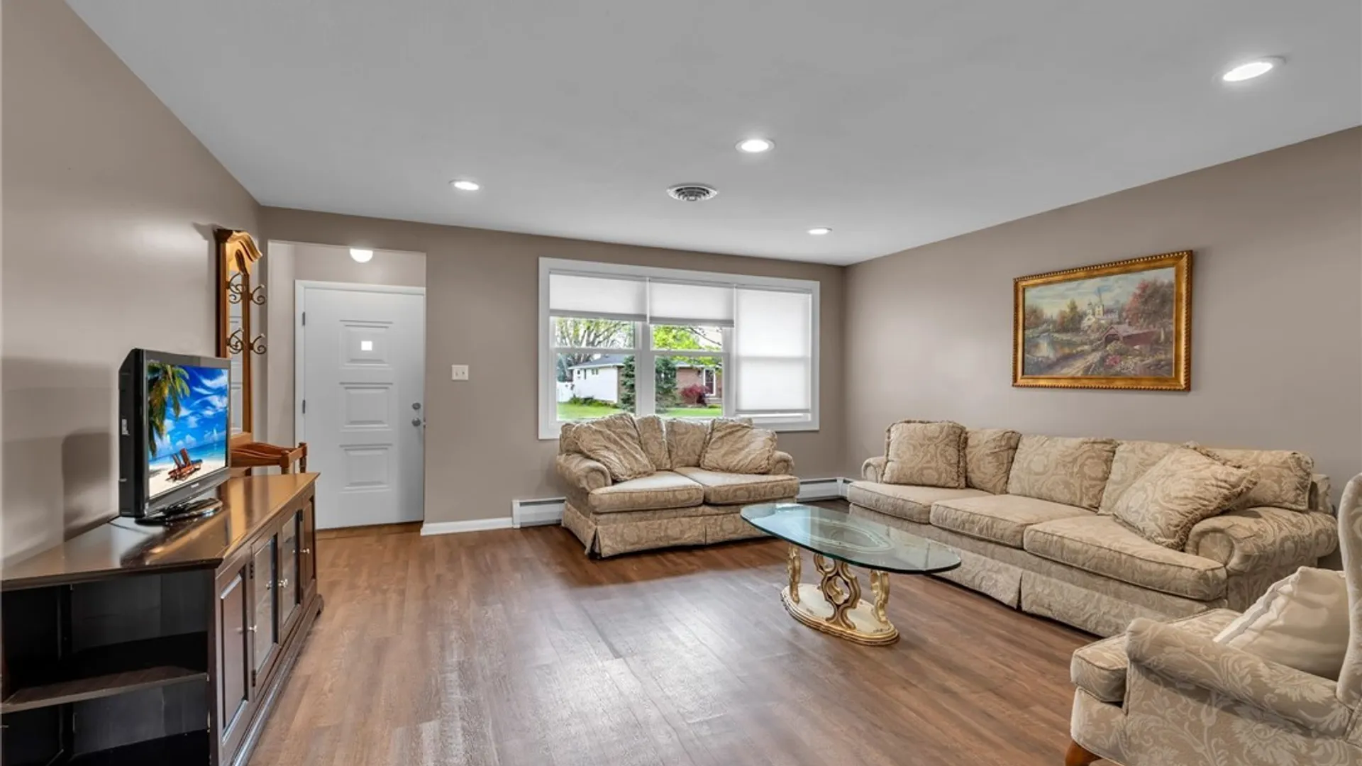 Property at 203 Lou Ann Drive, Cheektowaga, NY 14043 4