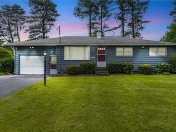 Property at 102 Sherwood Lane, Salina, NY 13212
