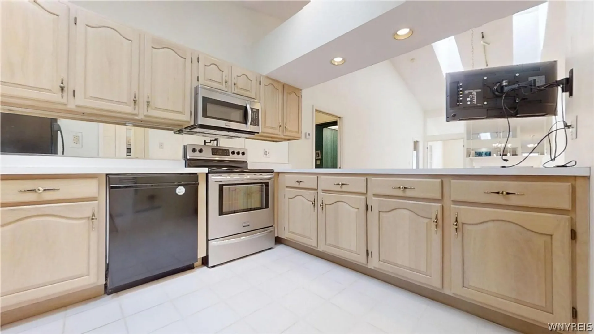 Property at 3 BirdWalk Lane, Amherst, NY 14221 7