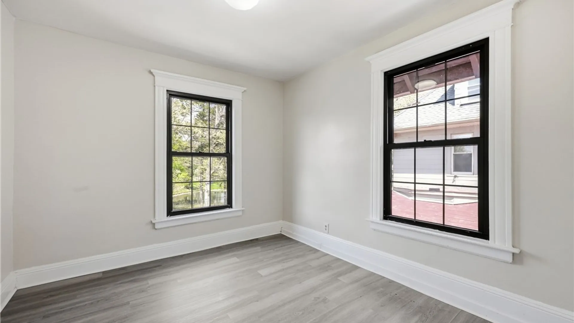 Property at 957 Delavan Avenue, Buffalo, NY 14209 20