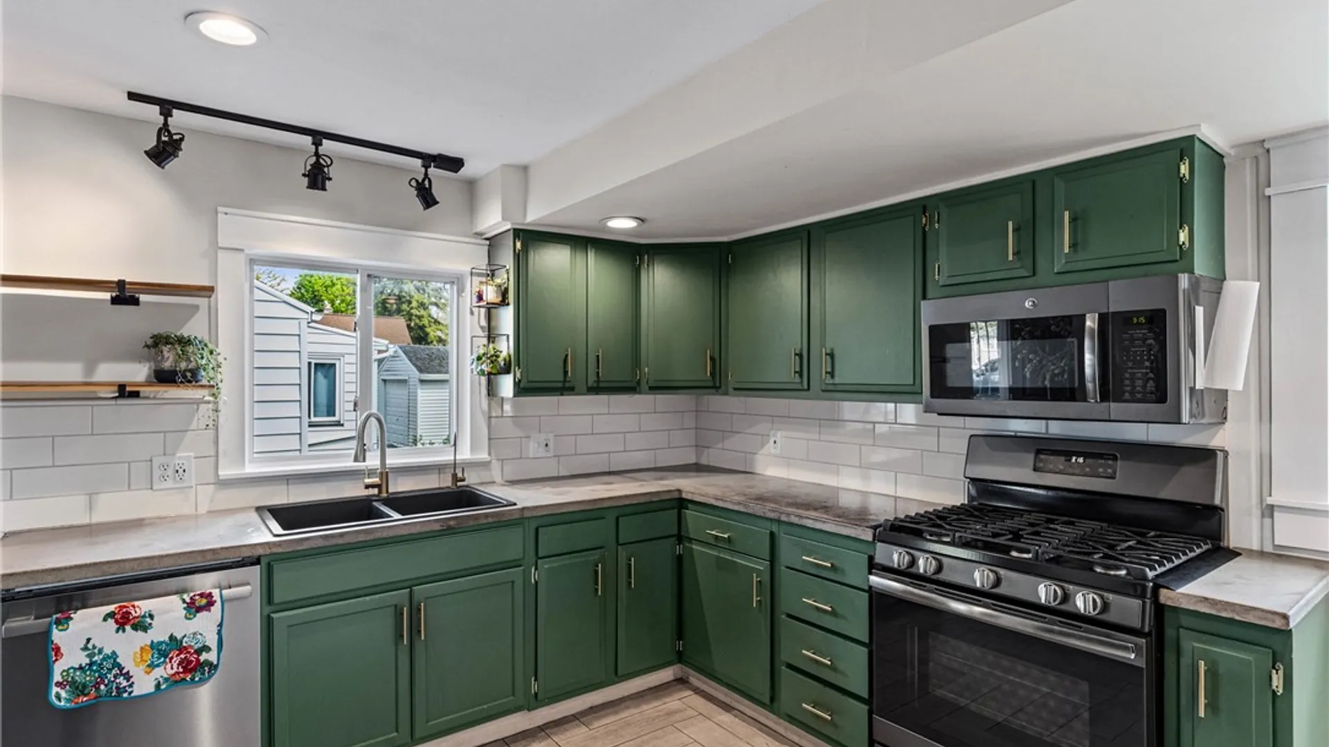 Property at 157 Ashwood Drive, Rochester, NY 14609 11