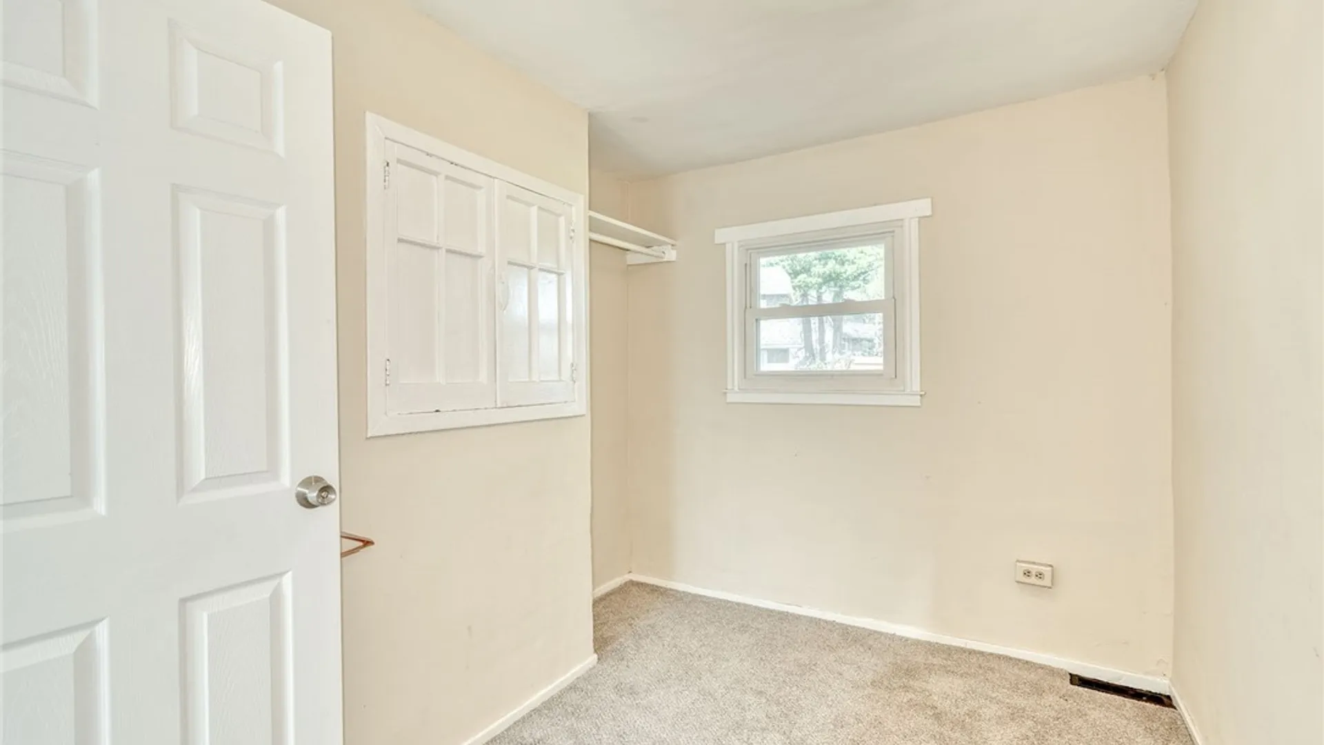 Property at 15 Woodneath Cres, East Rochester, NY 14445 16