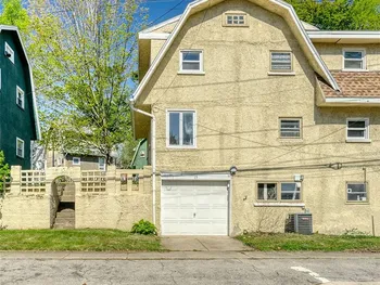 Property at 15 Woodneath Cres, East Rochester, NY 14445