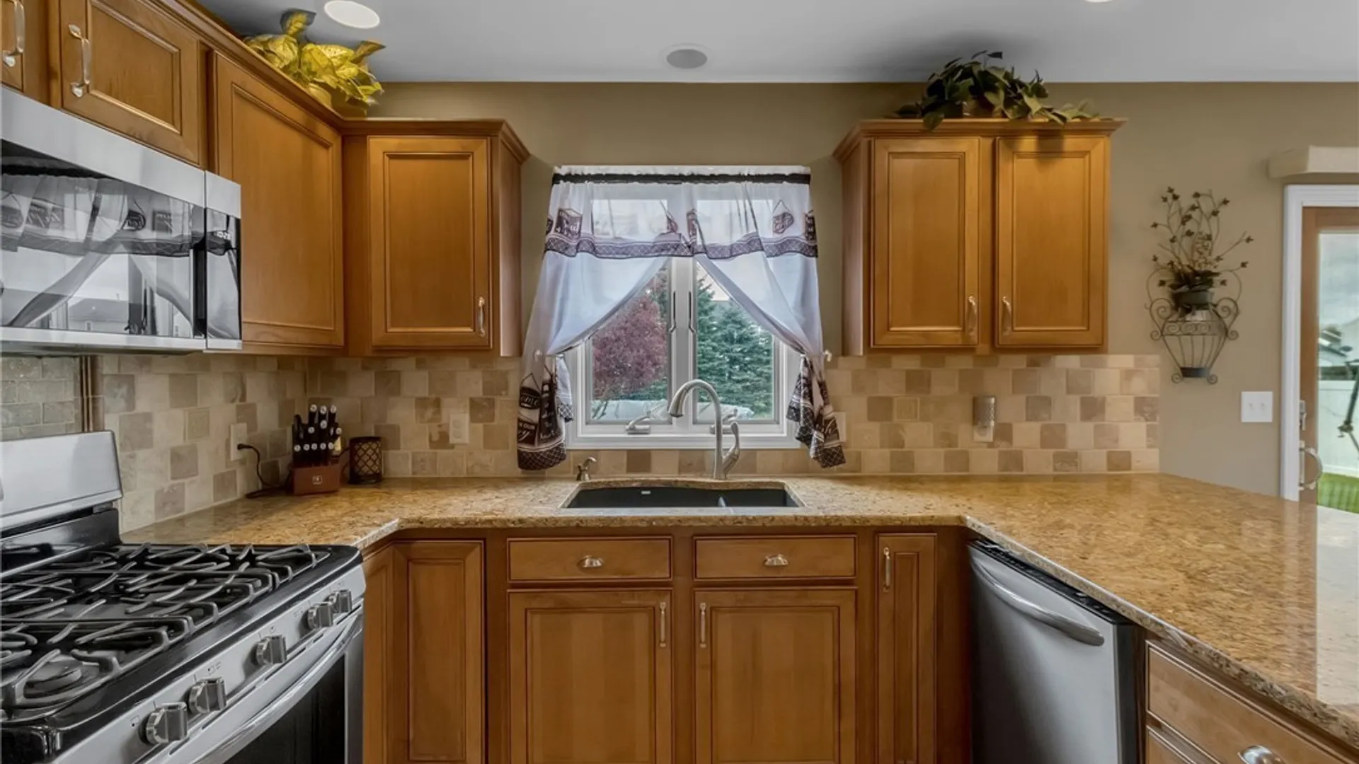 Property at 3604 Kelsey Lane, Wheatfield, NY 14120 19