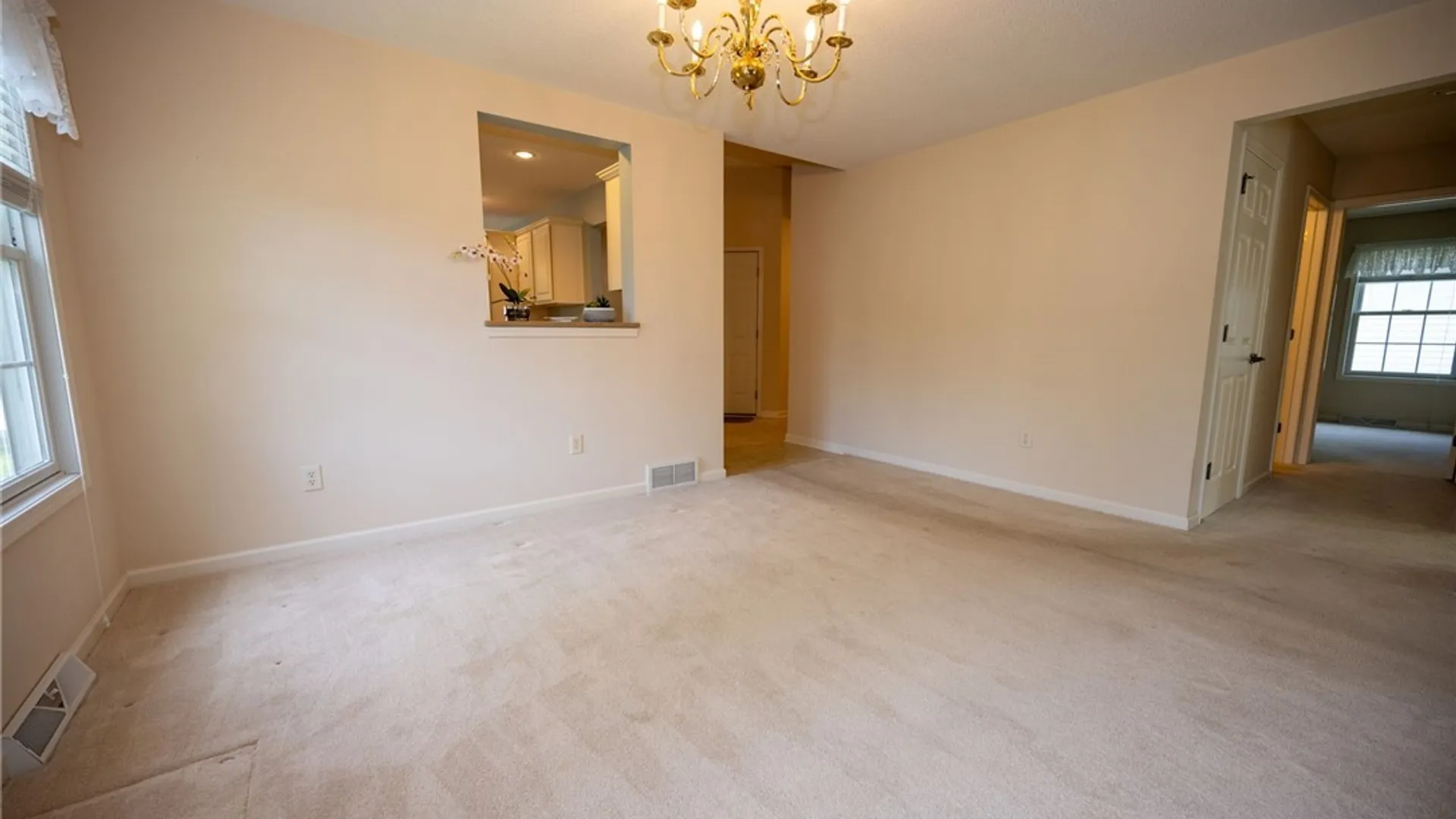 Property at 15 Glenfield Drive, West Seneca, NY 14224 14