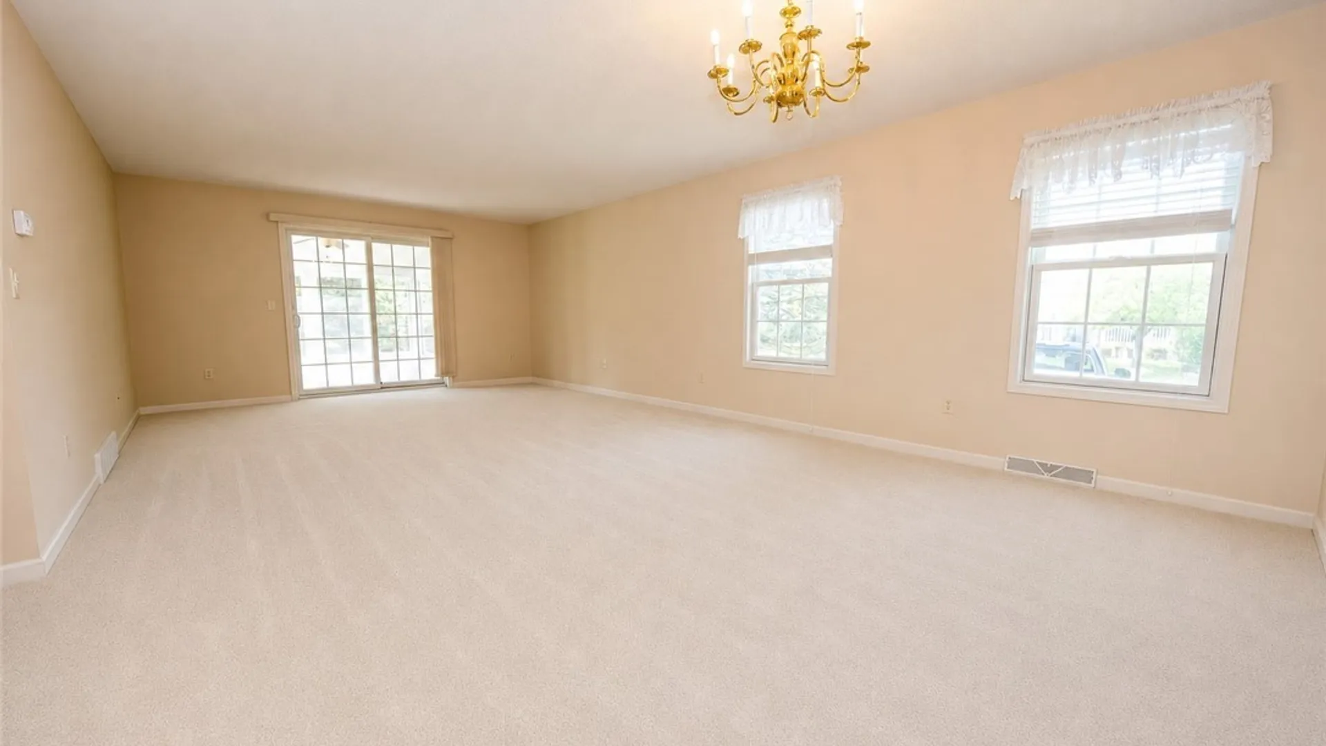 Property at 15 Glenfield Drive, West Seneca, NY 14224 15
