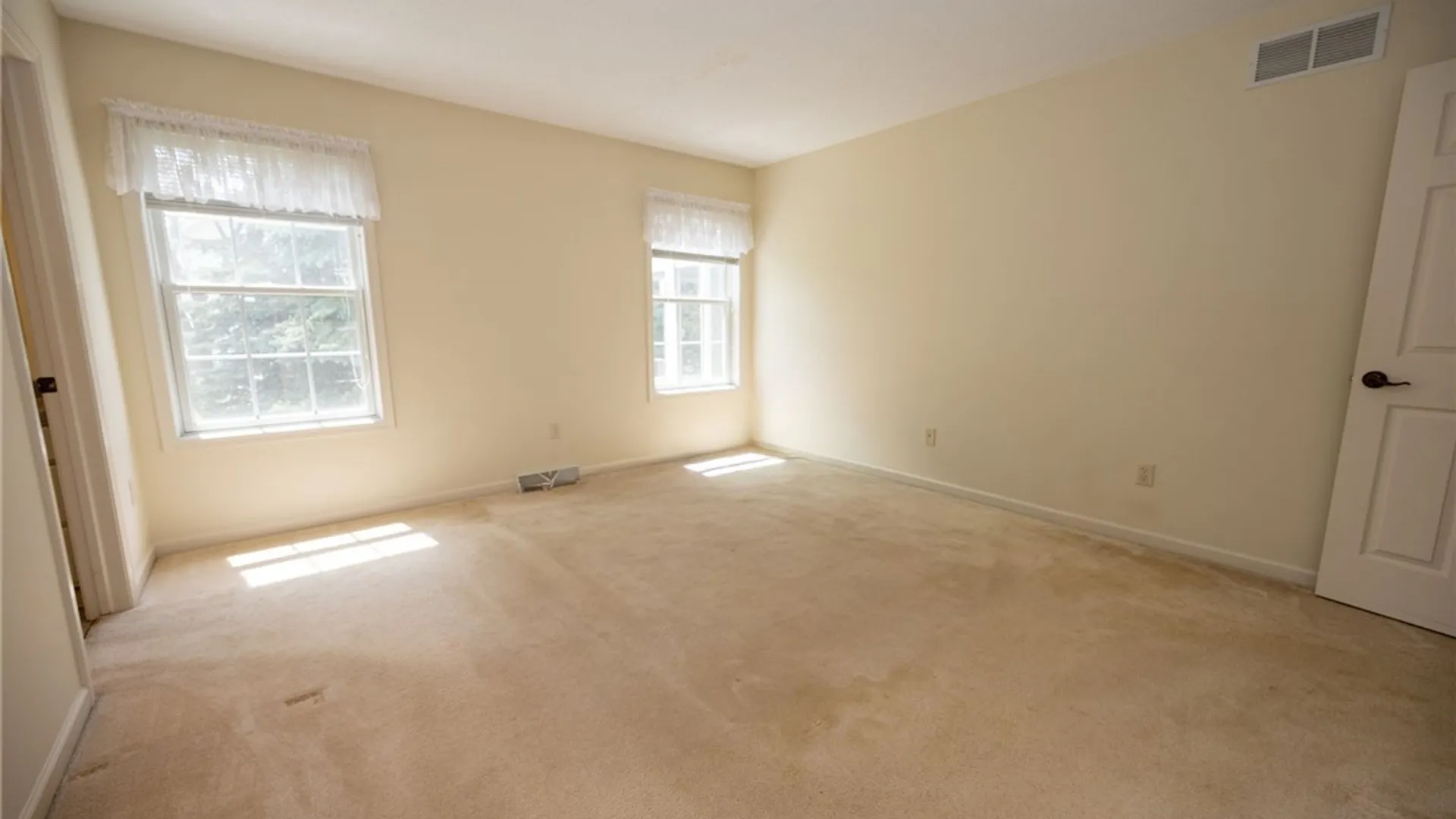Property at 15 Glenfield Drive, West Seneca, NY 14224 16