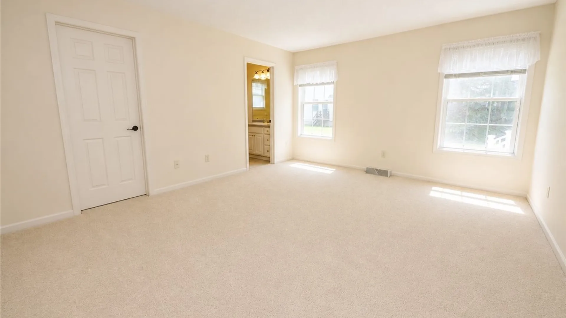 Property at 15 Glenfield Drive, West Seneca, NY 14224 17