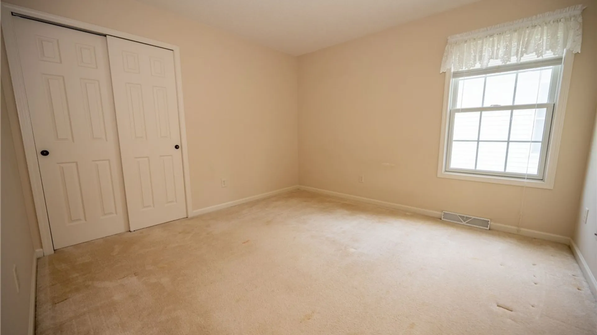 Property at 15 Glenfield Drive, West Seneca, NY 14224 21