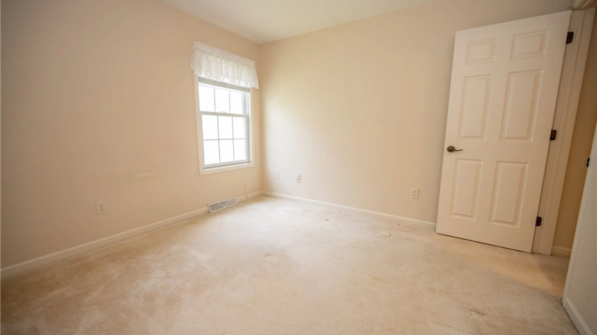 Property at 15 Glenfield Drive, West Seneca, NY 14224 23