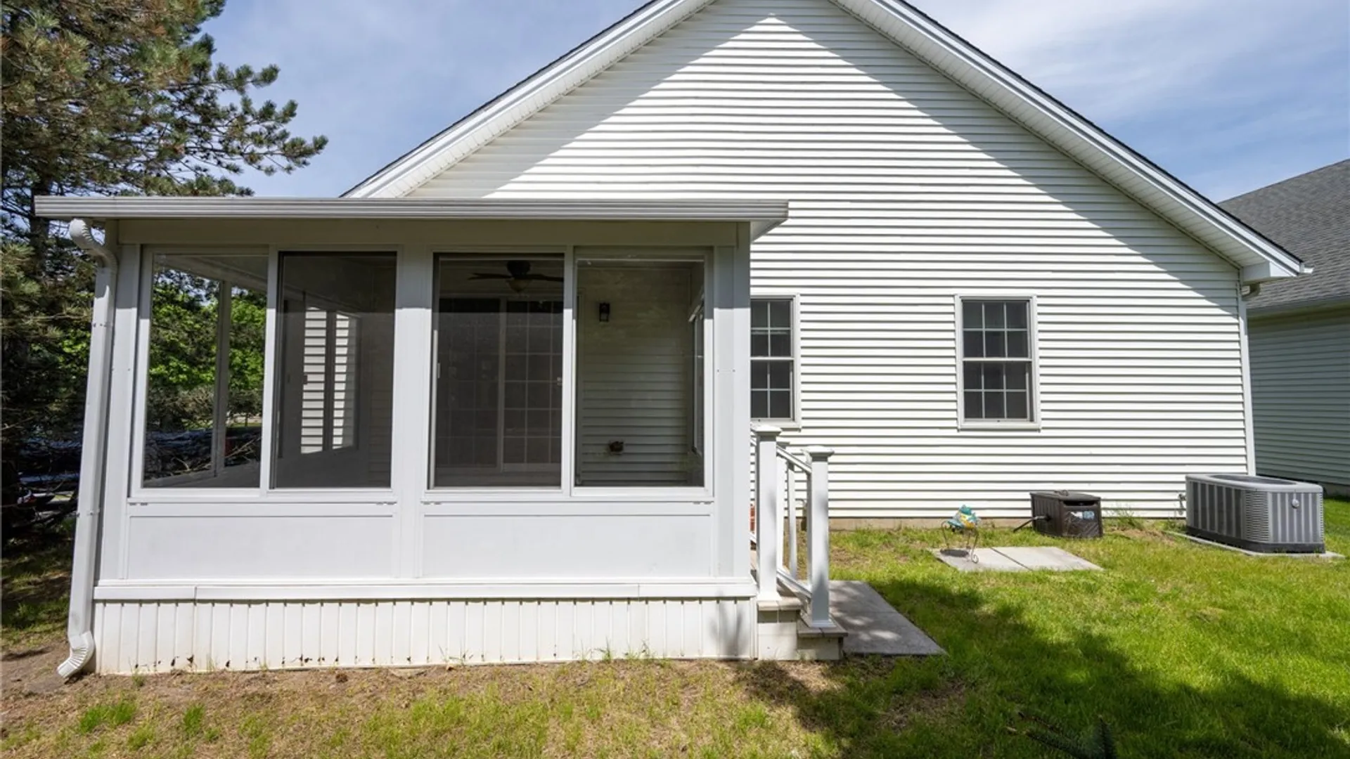 Property at 15 Glenfield Drive, West Seneca, NY 14224 34