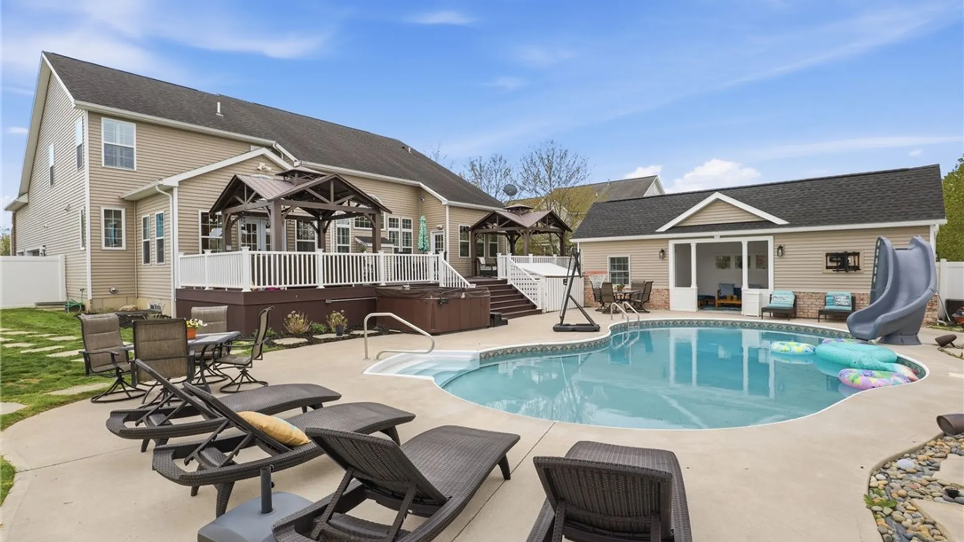 Property at 100 Triple Diamond, Penfield, NY 14580 39