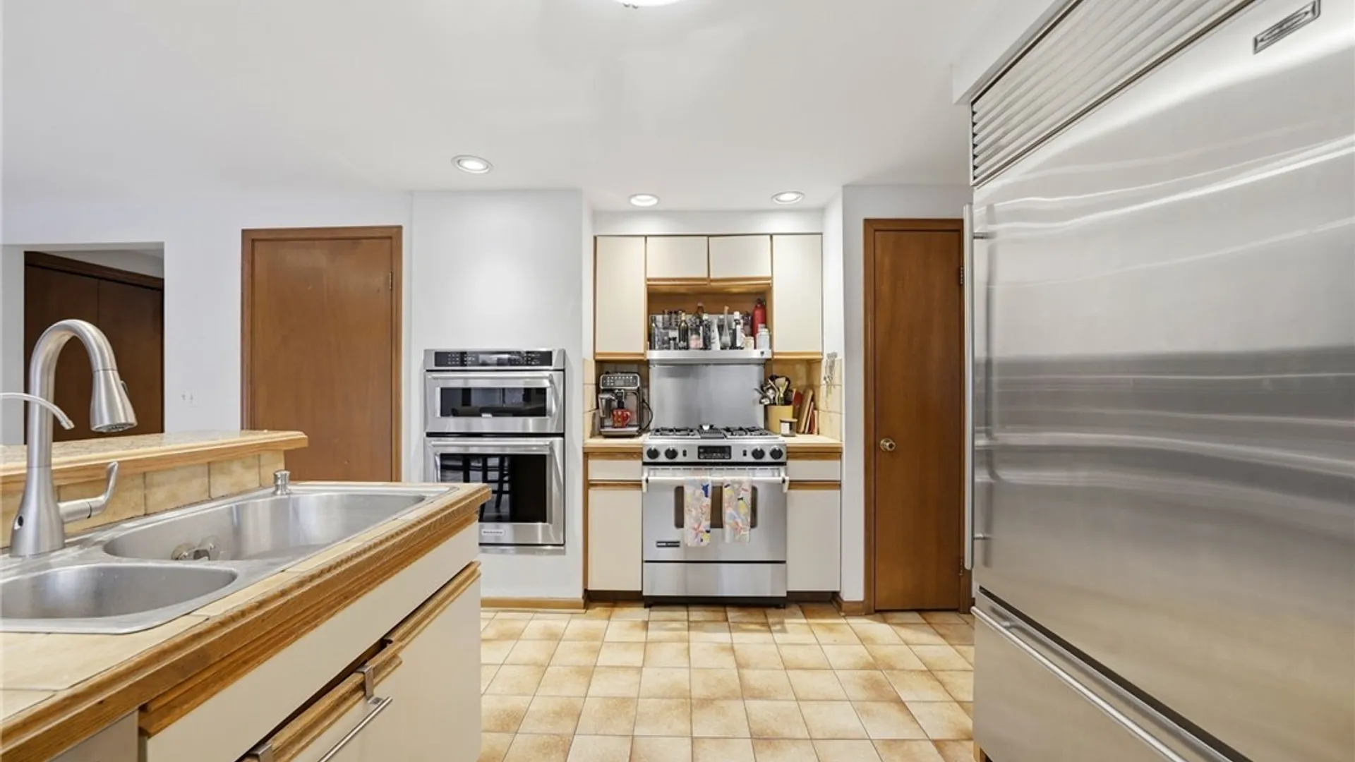 Property at 2 Chicory Lane, Amherst, NY 14051 15