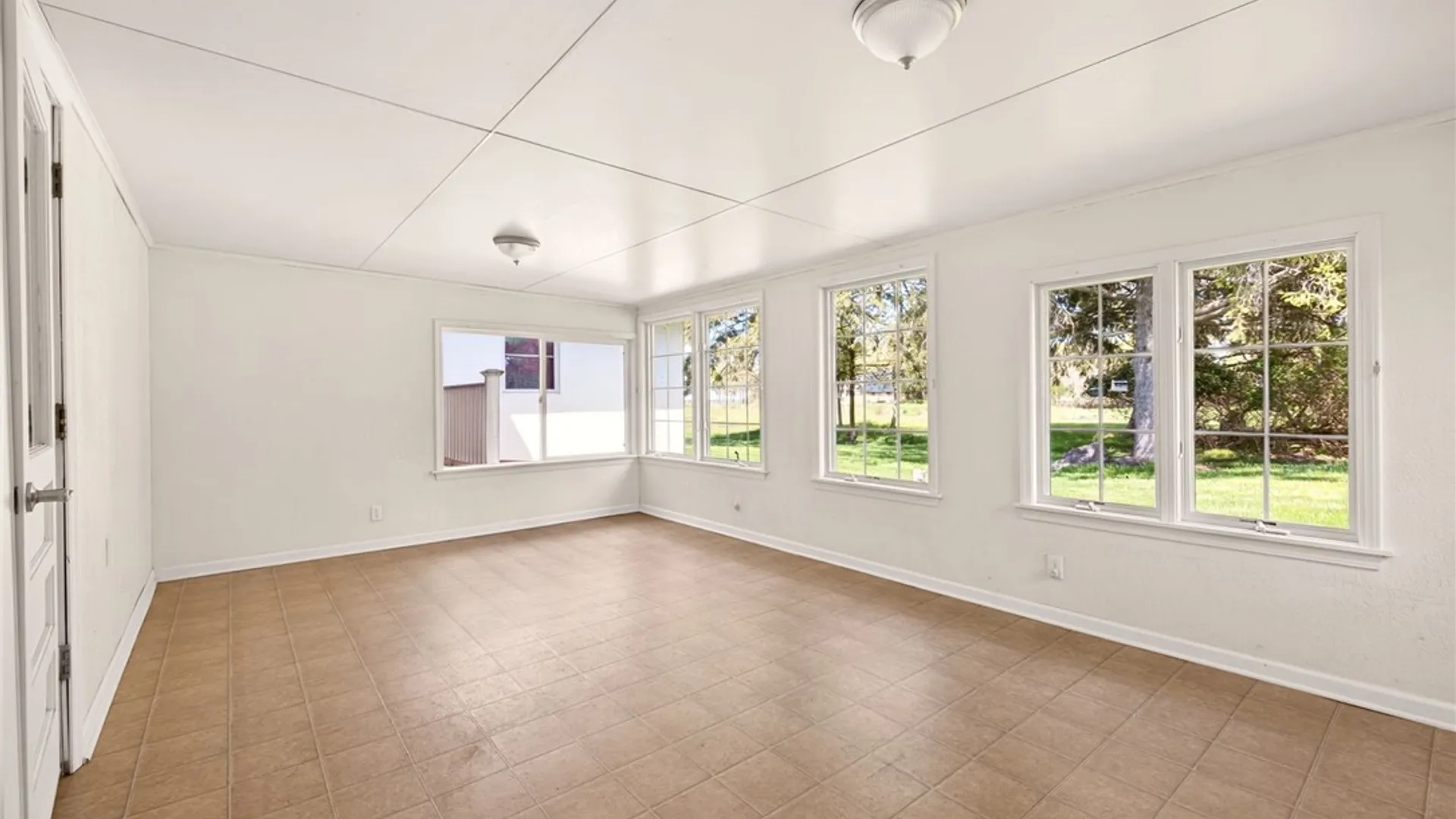 Property at 1640 Lake Rd, Webster, NY 14580 27