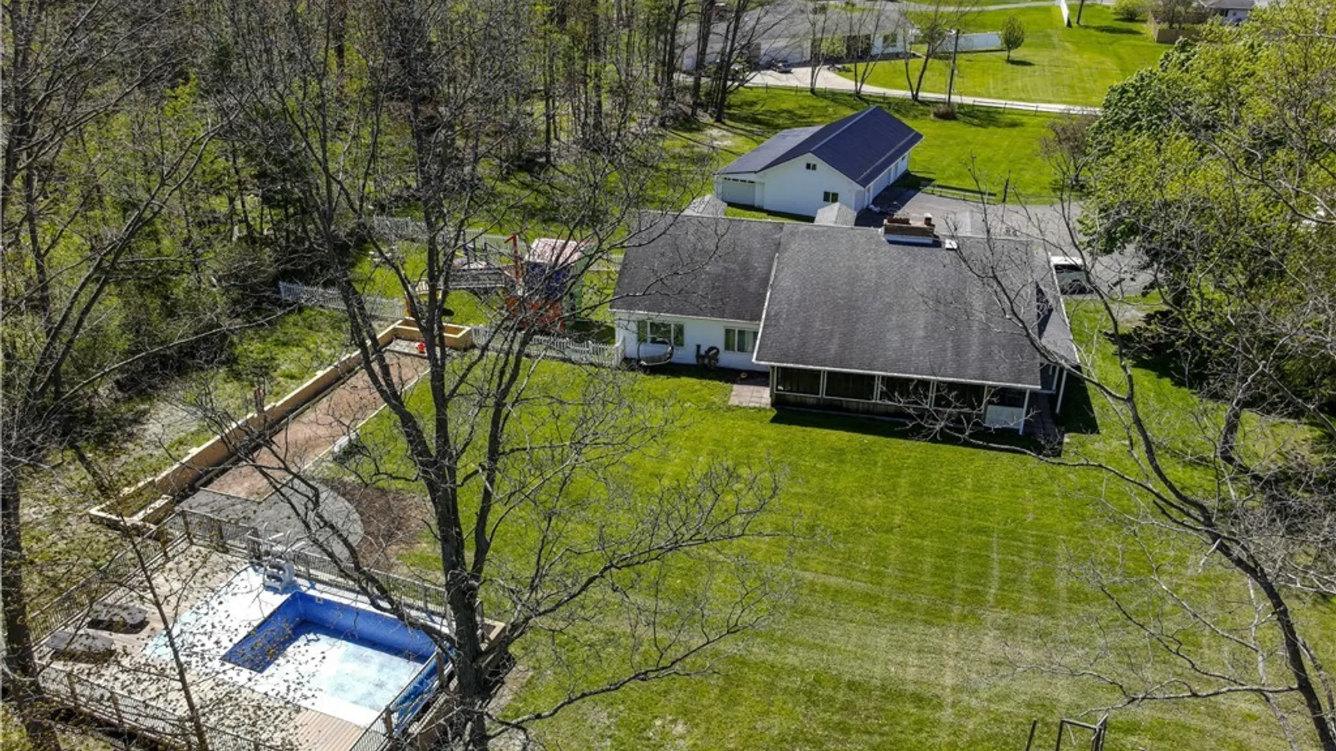 Property at 1065 Kingston Drive, Olean, NY 14760 3