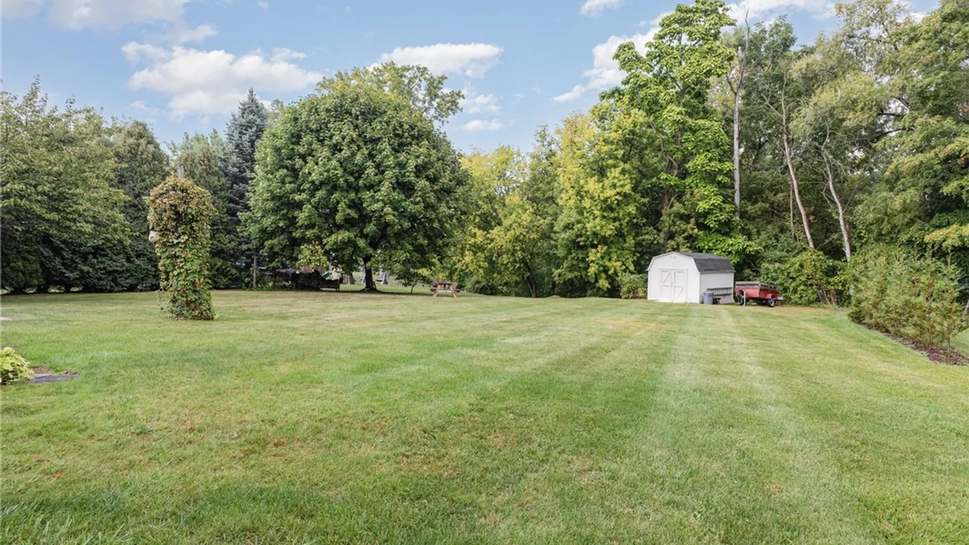 Property at 602 Kayleigh Drive, Webster, NY 14580 33