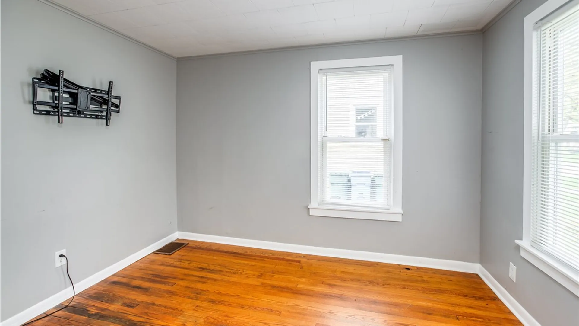 Property at 393 Brooks Avenue, Rochester, NY 14619 5