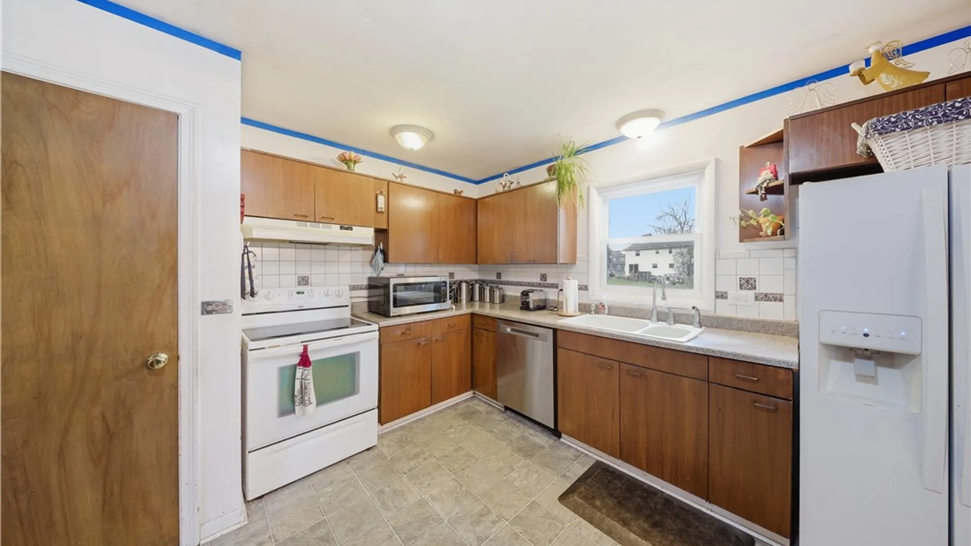 Property at 1299 Beach Avenue, Greece, NY 14612 21