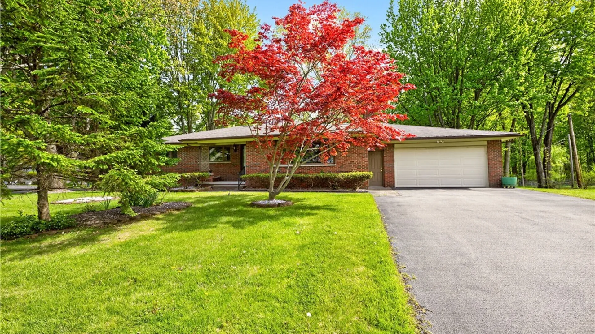 Property at 805 John Glenn Boulevard, Webster, NY 14580 2