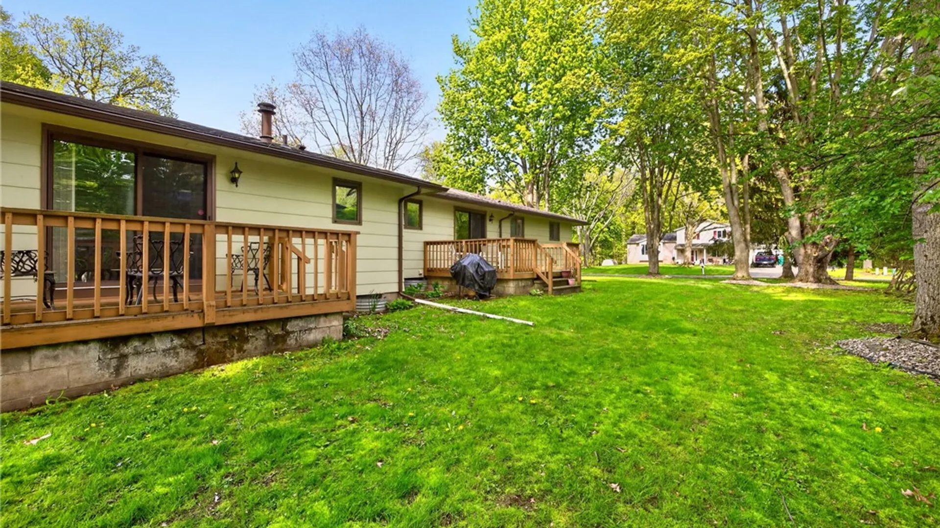 Property at 805 John Glenn Boulevard, Webster, NY 14580 21