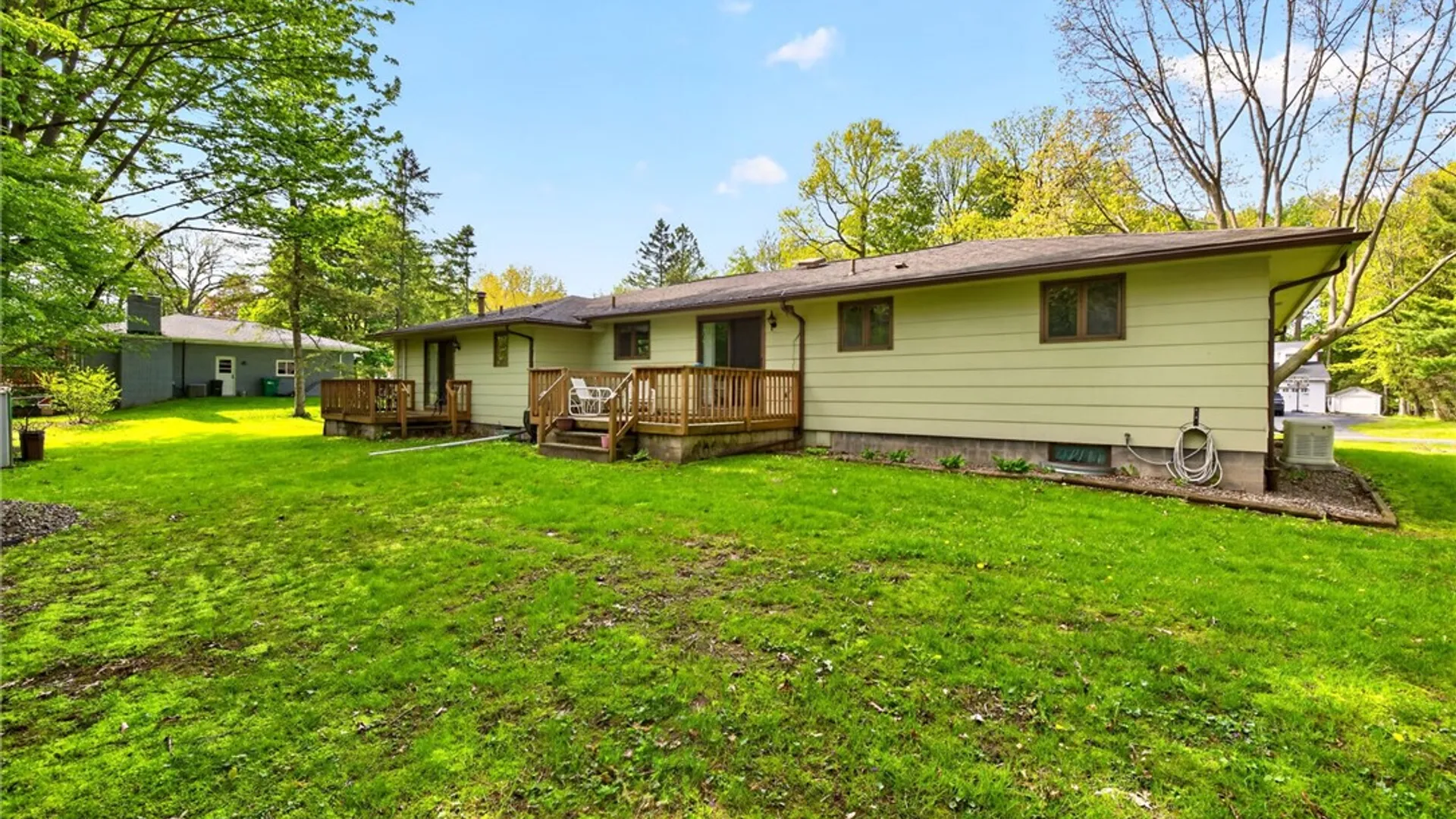 Property at 805 John Glenn Boulevard, Webster, NY 14580 22