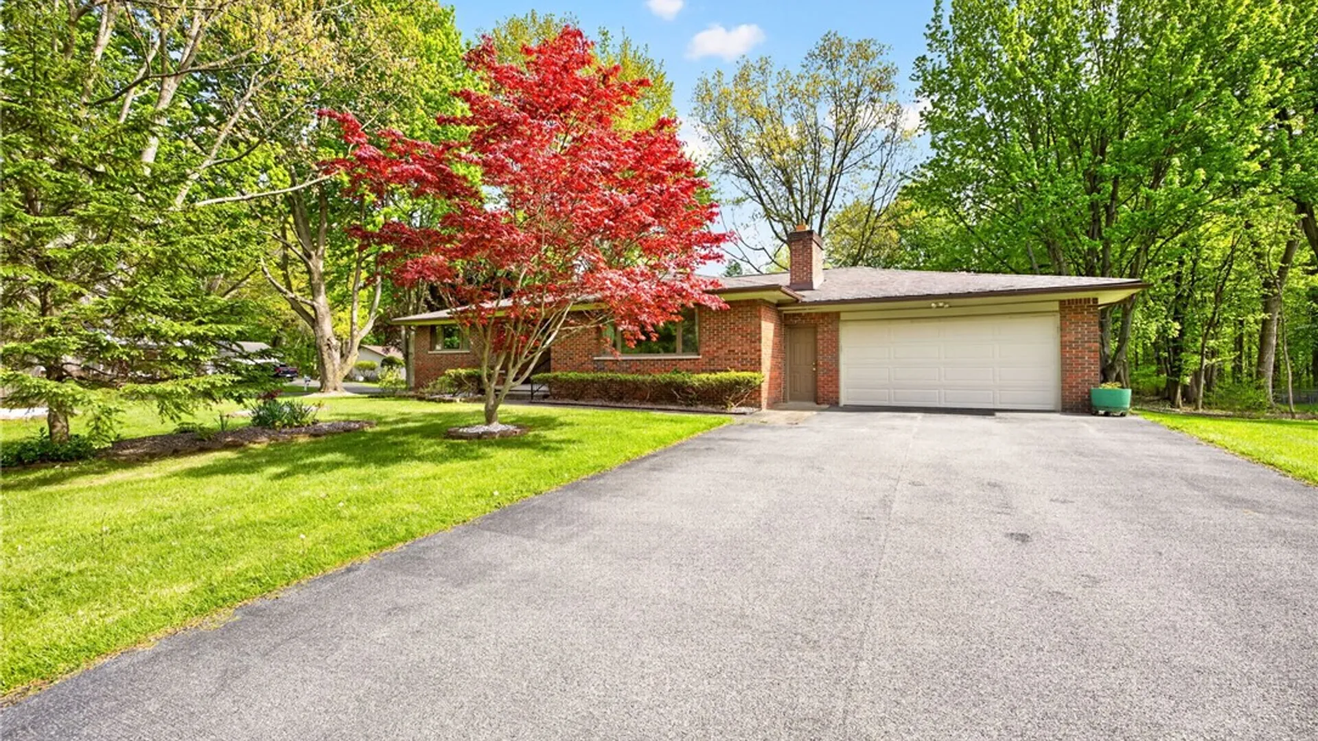 Property at 805 John Glenn Boulevard, Webster, NY 14580 3