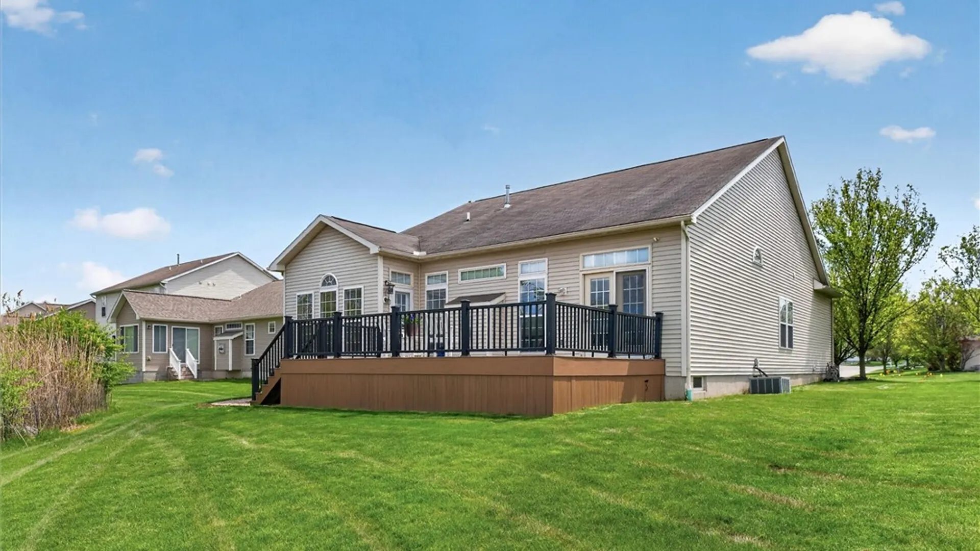 Property at 881 Surrey Hill Way, Henrietta, NY 14623 35