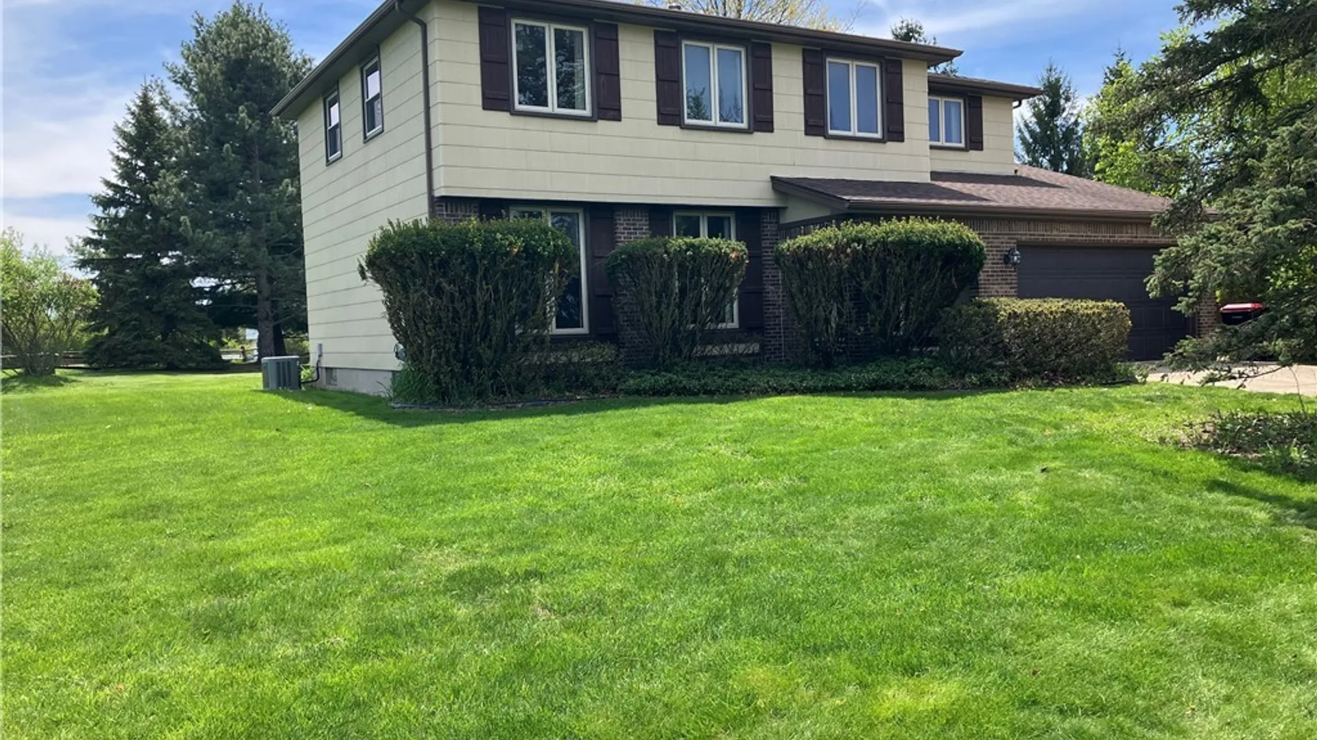 Property at 10 Pheasant Run Lane, Lancaster, NY 14086 2
