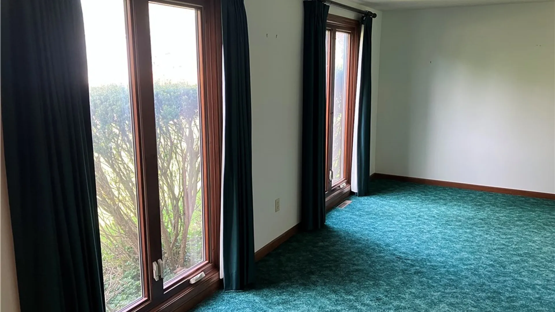 Property at 10 Pheasant Run Lane, Lancaster, NY 14086 6
