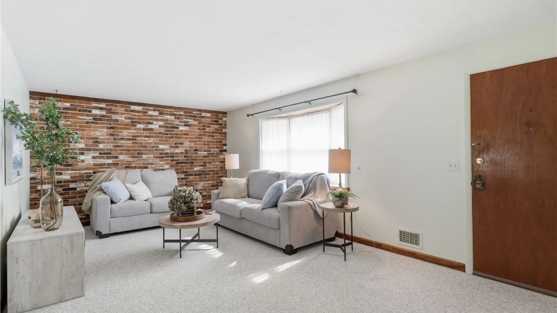 Property at 10 Fox Chapel Road, Henrietta, NY 14534 4