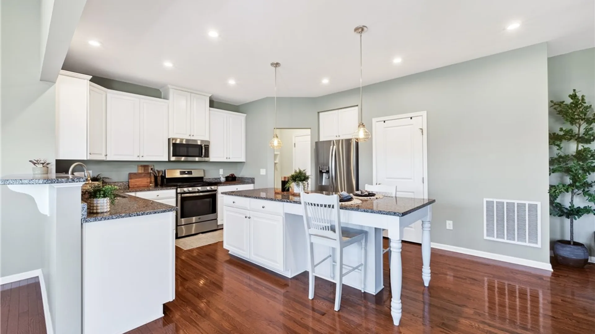 Property at 5984 Ivory Drive, Farmington, NY 14425 4