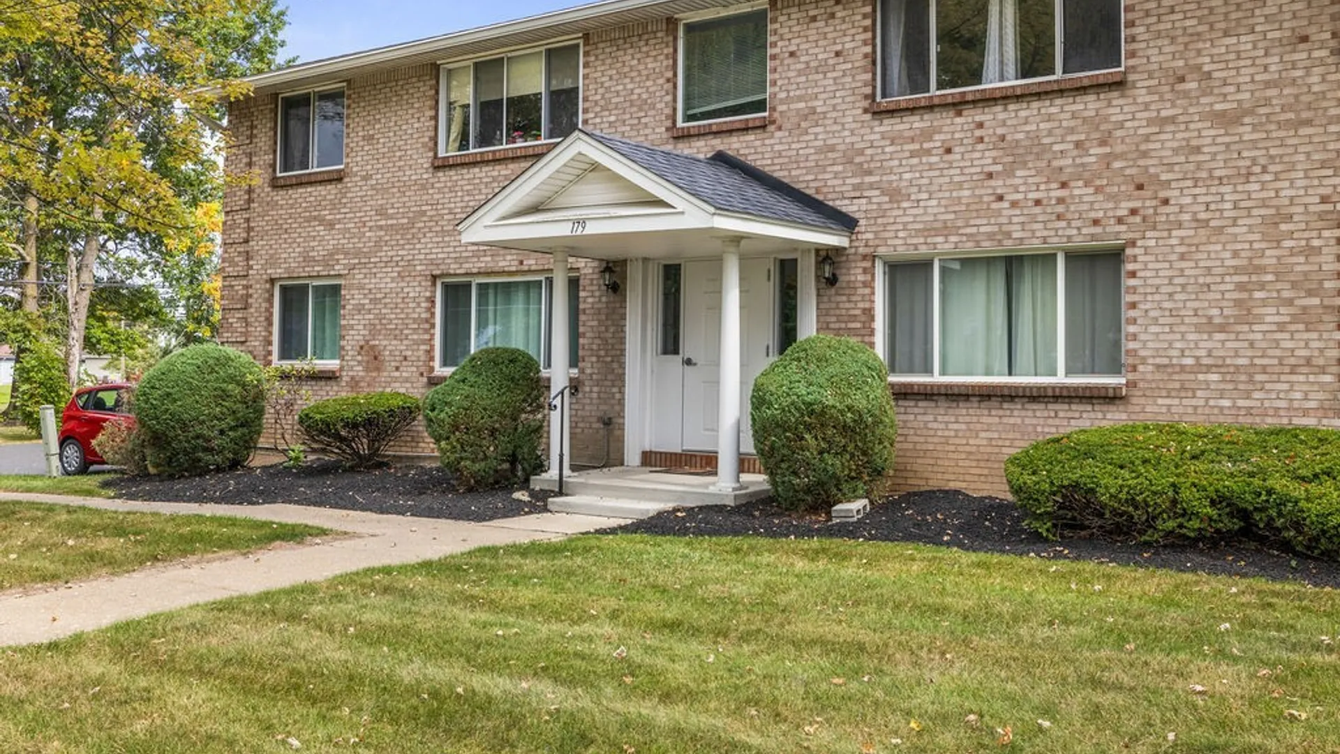 Property at 179 Old Lyme Drive, Amherst, NY 14221 2