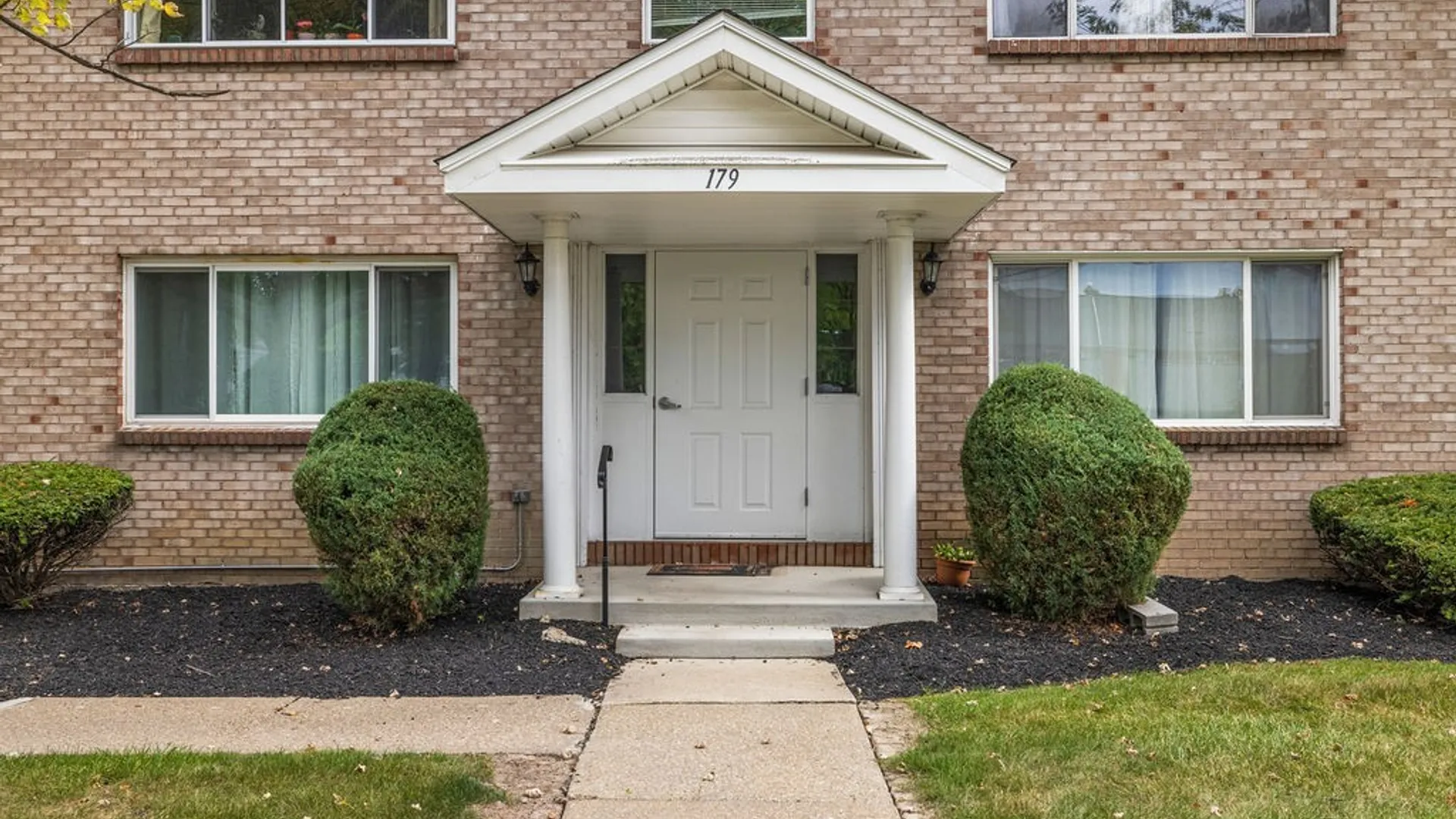 Property at 179 Old Lyme Drive, Amherst, NY 14221 3