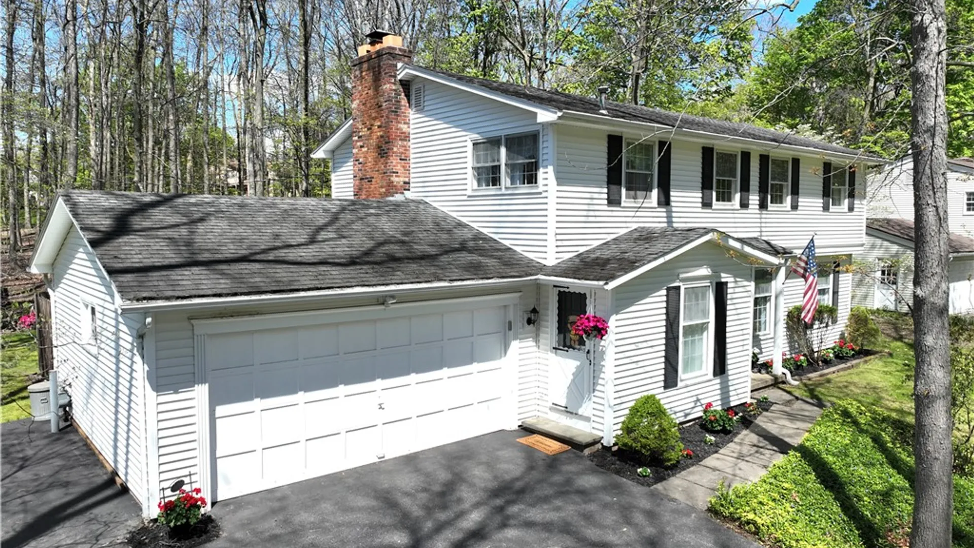 Property at 39 Ridge Trail, Perinton, NY 14450 2