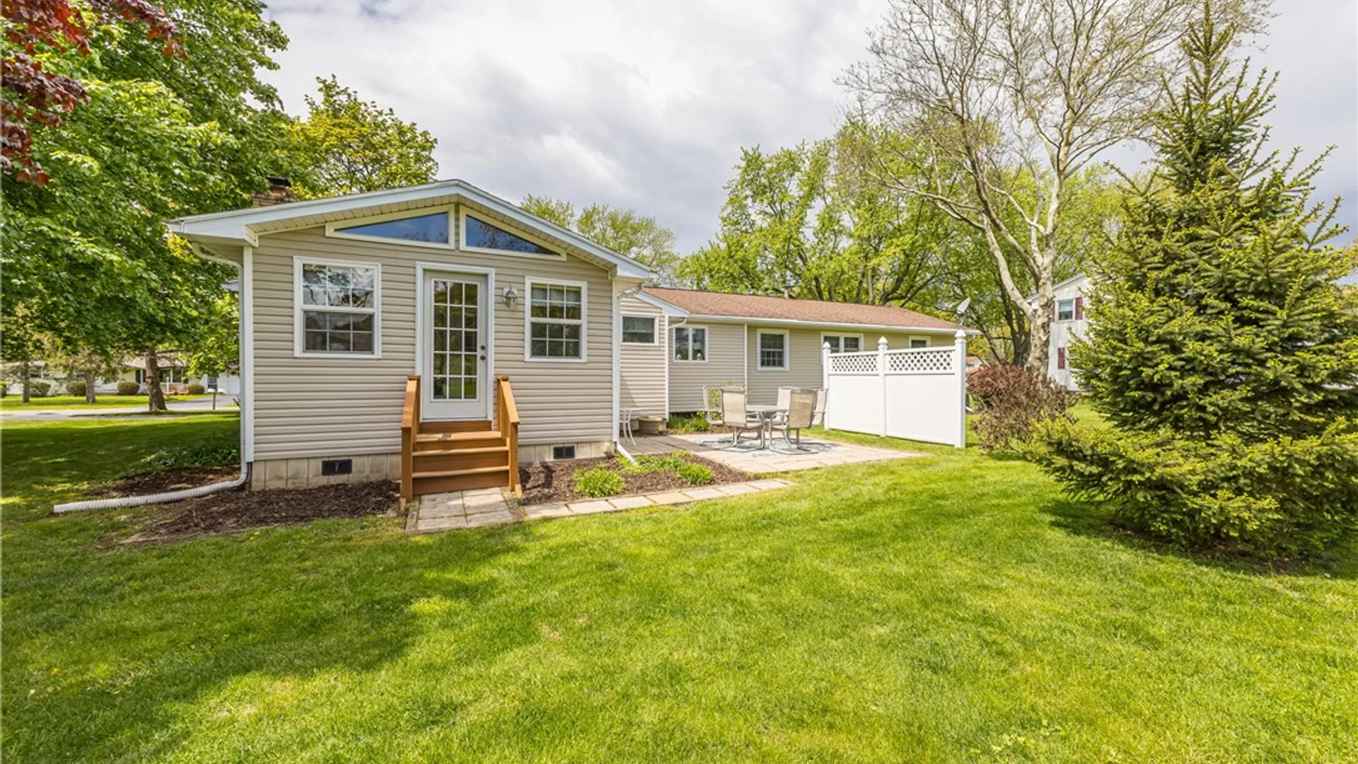 Property at 4 Dahlia Drive, Perinton, NY 14450 20