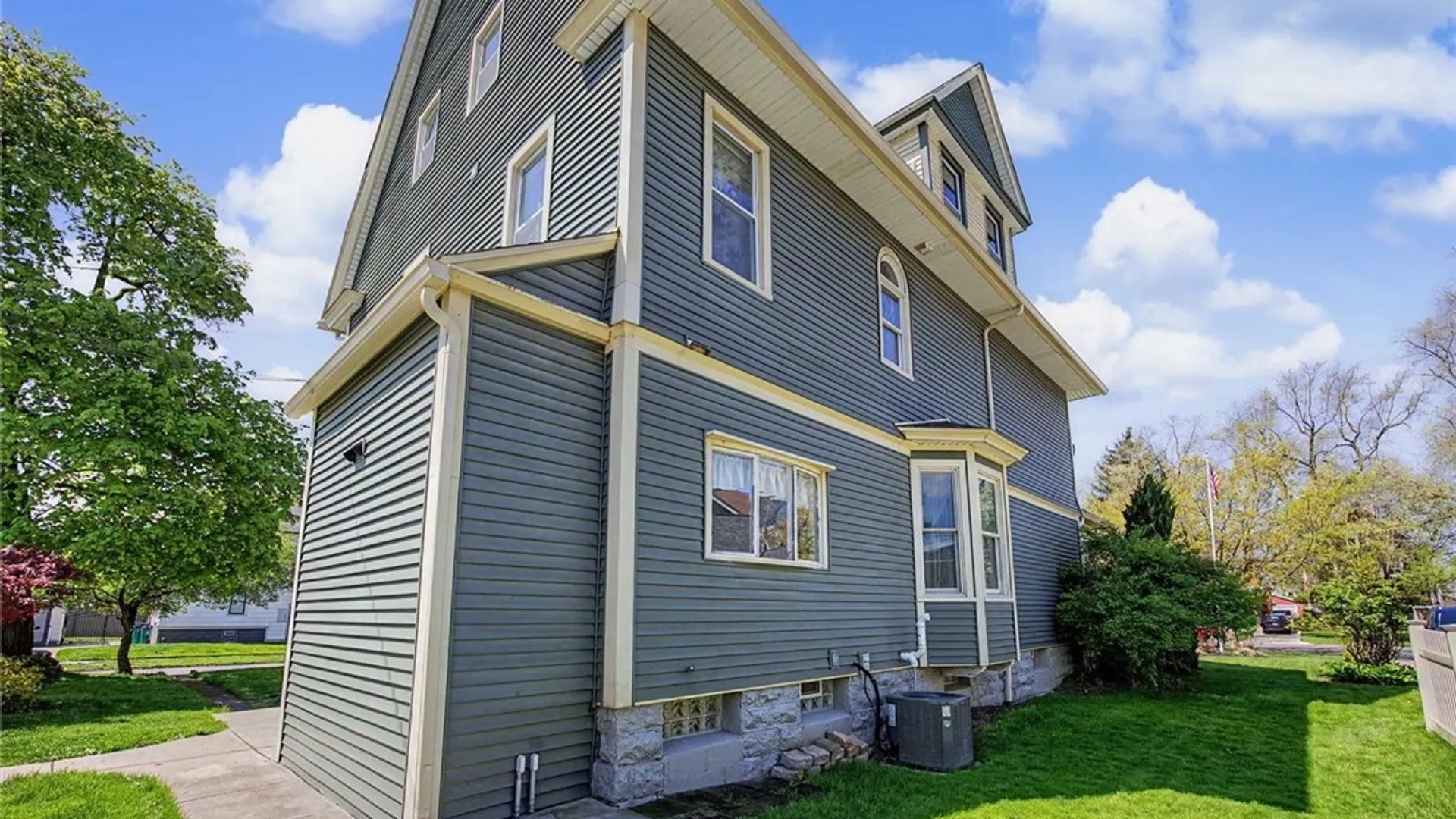 Property at 377 Mckinley Parkway, Buffalo, NY 14220 5