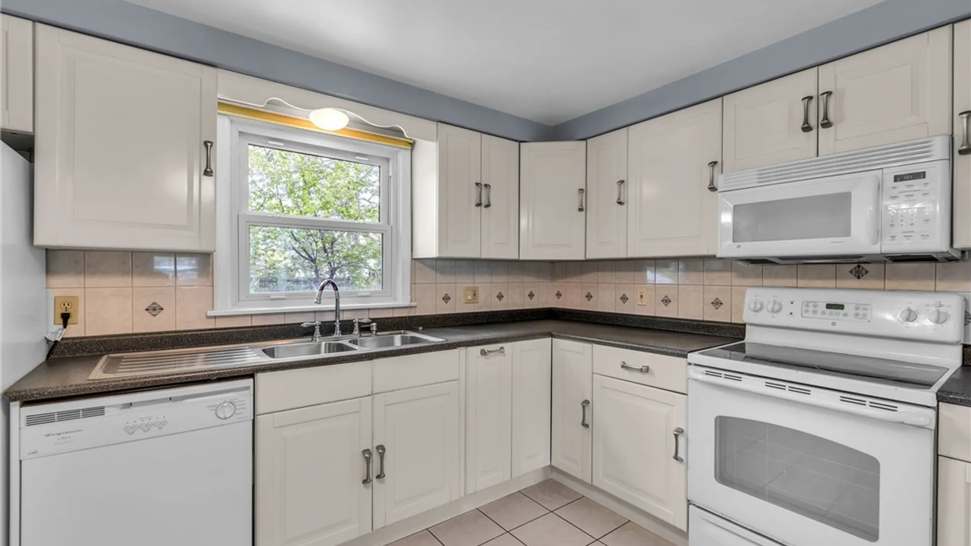Property at 304 Vine Lane, Amherst, NY 14228 11